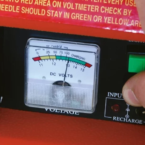 Indito robot kompreszorral Carpoint 12V-ujra lezarva,