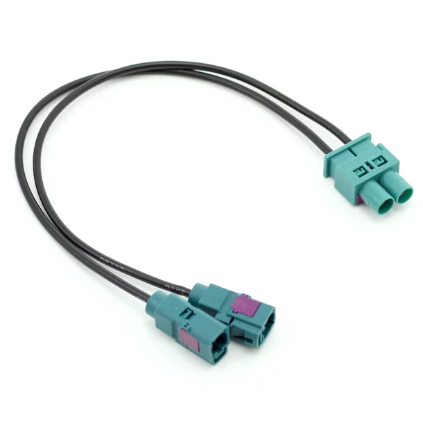 Adaptor antenă	 Double-FAKRA(tată) -&gt; 2 x Fakra-Z(mamă) AUDI -  MERCEDES-BENZ - SEAT - SKODA - VW CITROEN - PEUGEOT - RENAULT