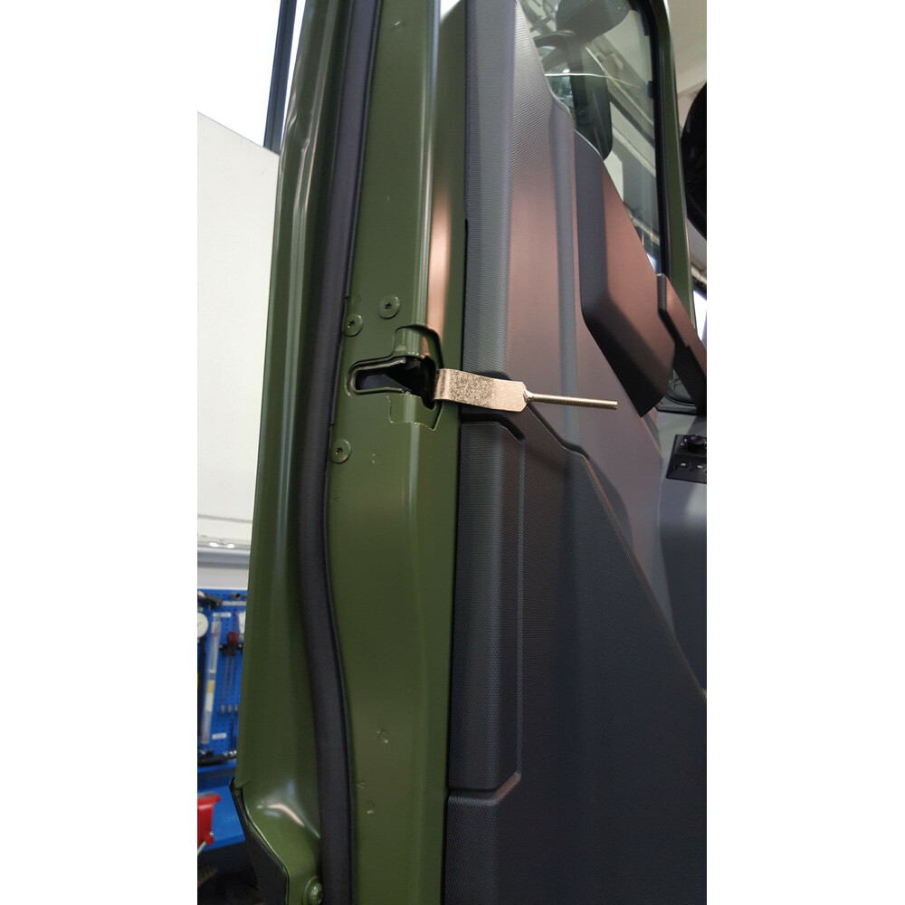 Additional truck door locks - Renault T (6/13>) thumb