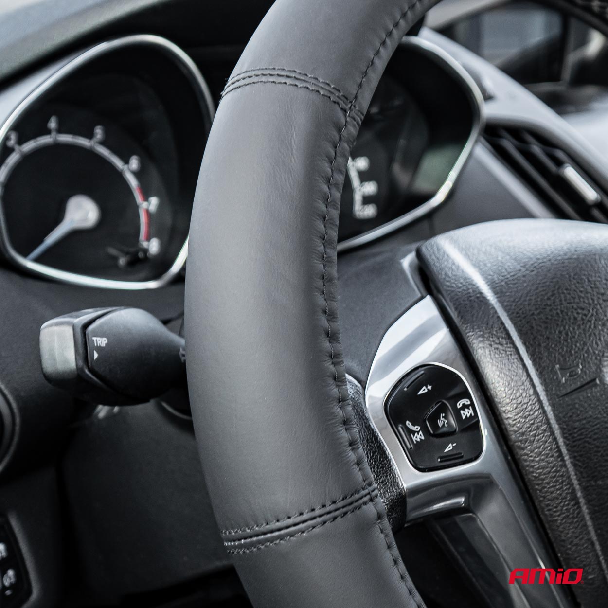Amio leather steering wheel cover SWC-48-M - Ø 37-39 cm - Black thumb